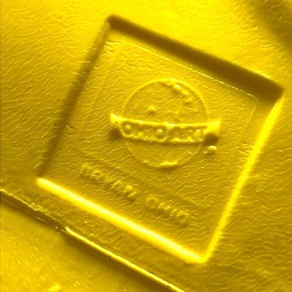 Vintage Watering Can Elephant OHIO ART Yellow Plastic Blow Mold Gardening - Picture 10 of 12